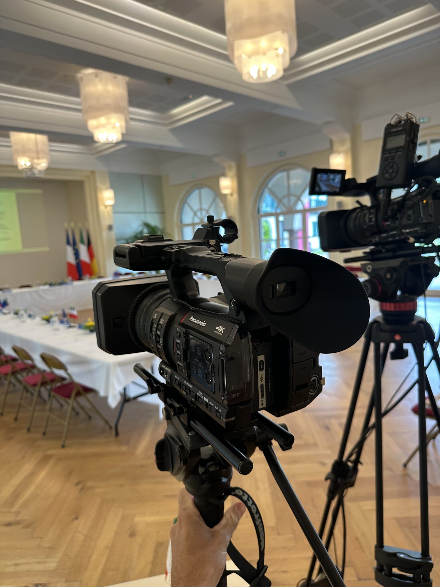 Caméra professionnelle installée pour une captation